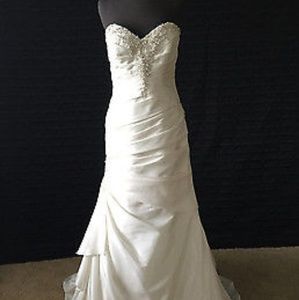 Alfred Angelo Ivory Fit-n-Flare Wedding Dress